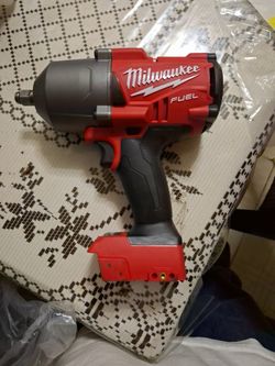 New  Milwaukee  1/2 1400 impact
