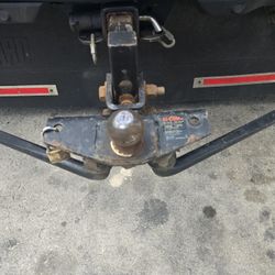 CURT Round Bar Weight Distribution Hitch