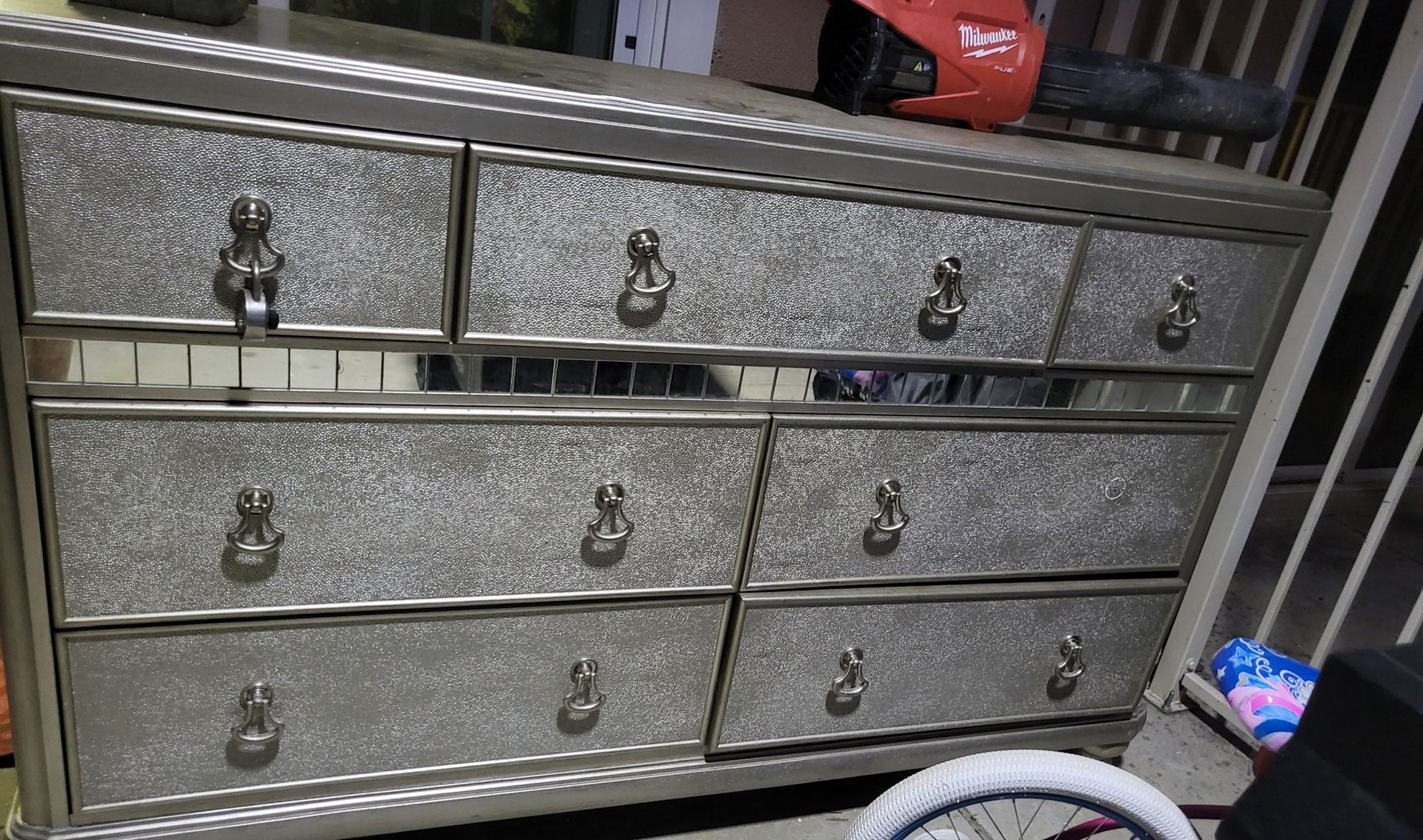 Dresser With Mirror
