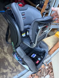 Britax SafeCell car seat