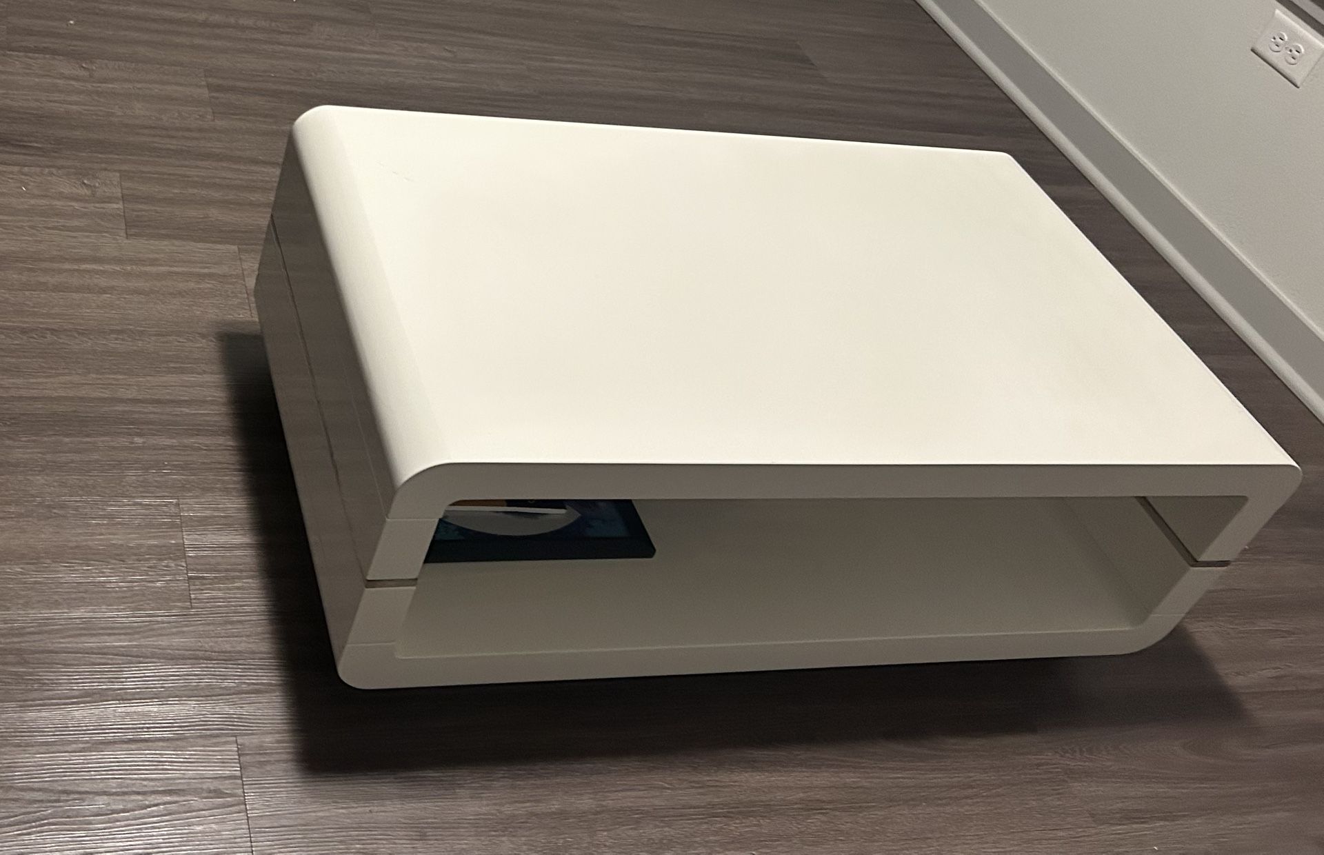 White High-Gloss Coffee Table