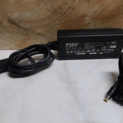 Sony AC V012E AC Adapter 
