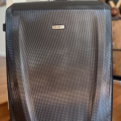 Large Samsonite hardside spinner luggage 