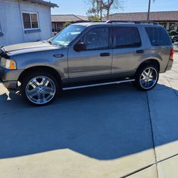 2004 Ford Explorer