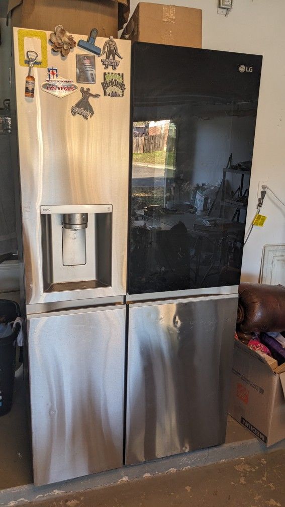 LG 25.2cf SxS Refrigerator W/Icemaker