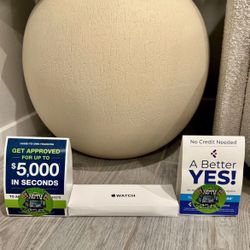 Apple Watch SE 40mm 2nd gen GPS + cellular floor model