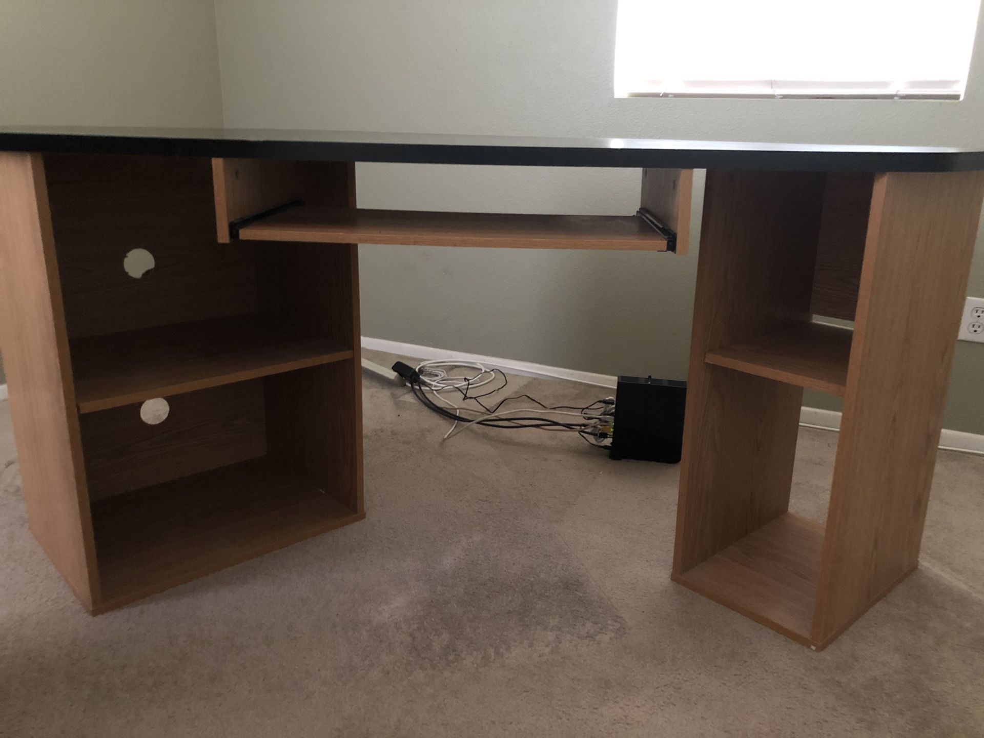 Corner desk