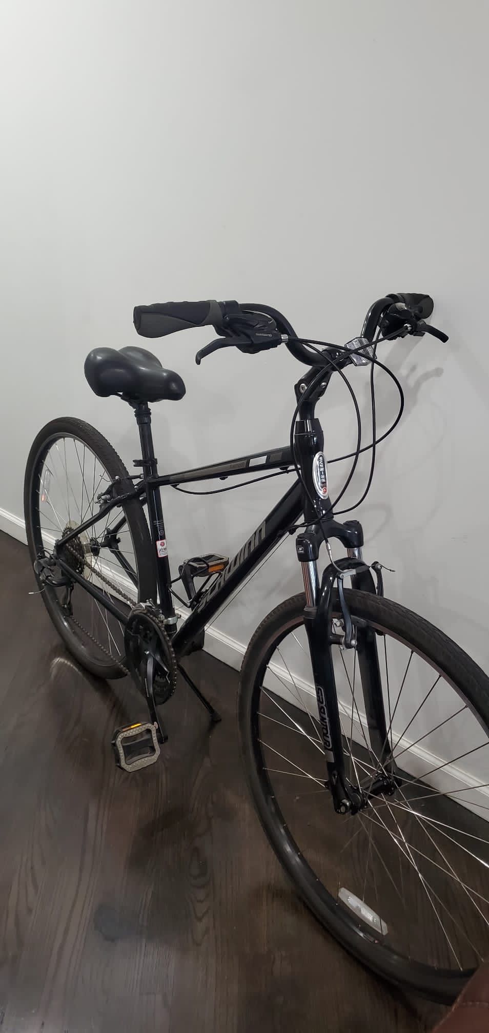 Bicicleta Negra Schwinn Hybrid