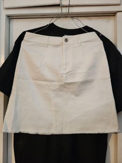 New white midi skirt with pockets Medium