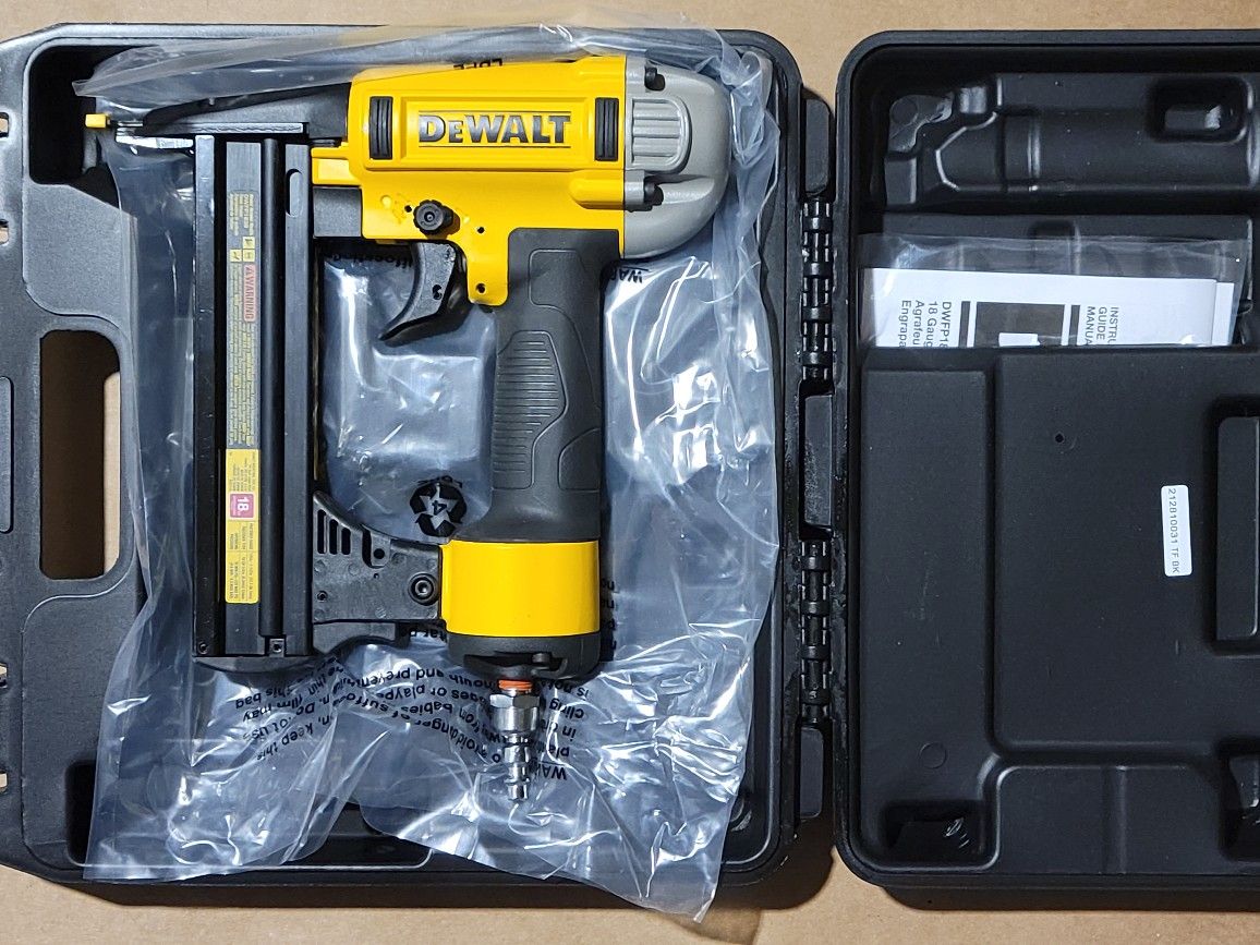 DEWALT

6 Amp Corded Variable Speed Disk Sander with 5 in., 8 Hole Hook and Loop Pad, Dust Shroud and Wrench

