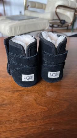 Ugg Infant booty slippers 02/03