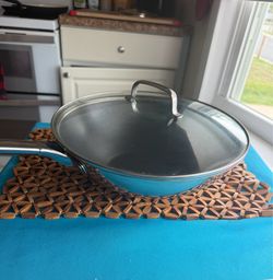 Wok with lid