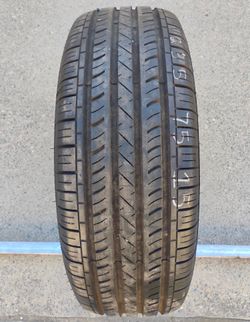 (ONE) TIRE - LION SPORT GP. 235 75 15