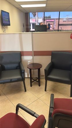 2 like new chairs and table