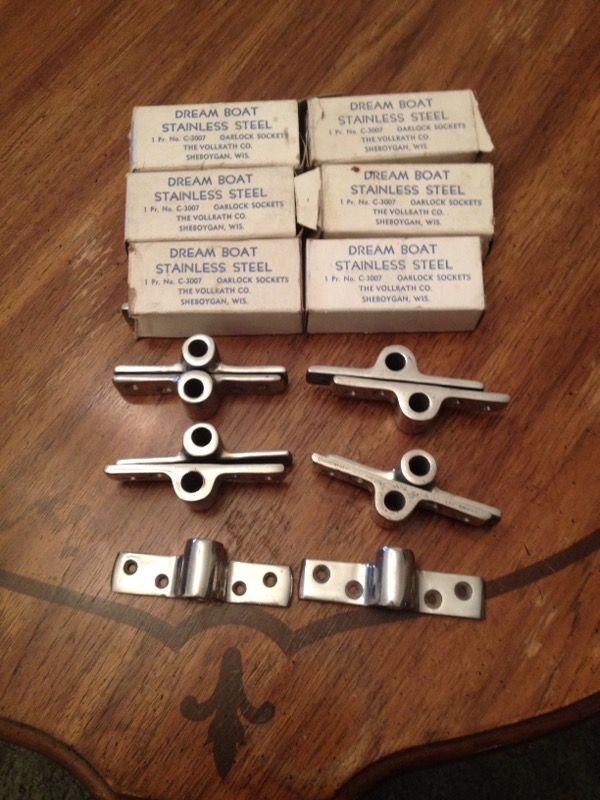 Boat oarlock sockets