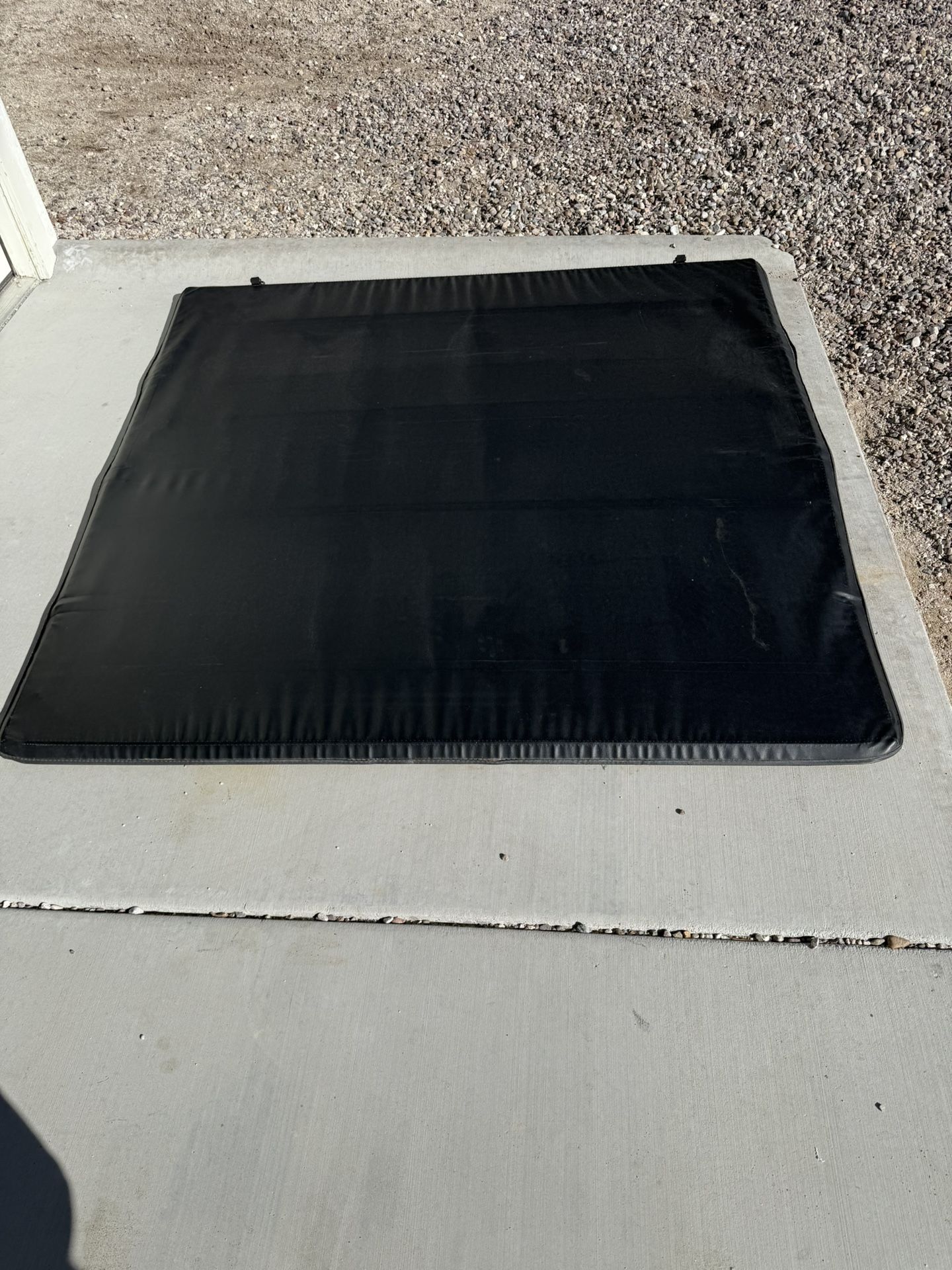 Ford 5.5 Ft Soft Bed Tonneau Cover Used