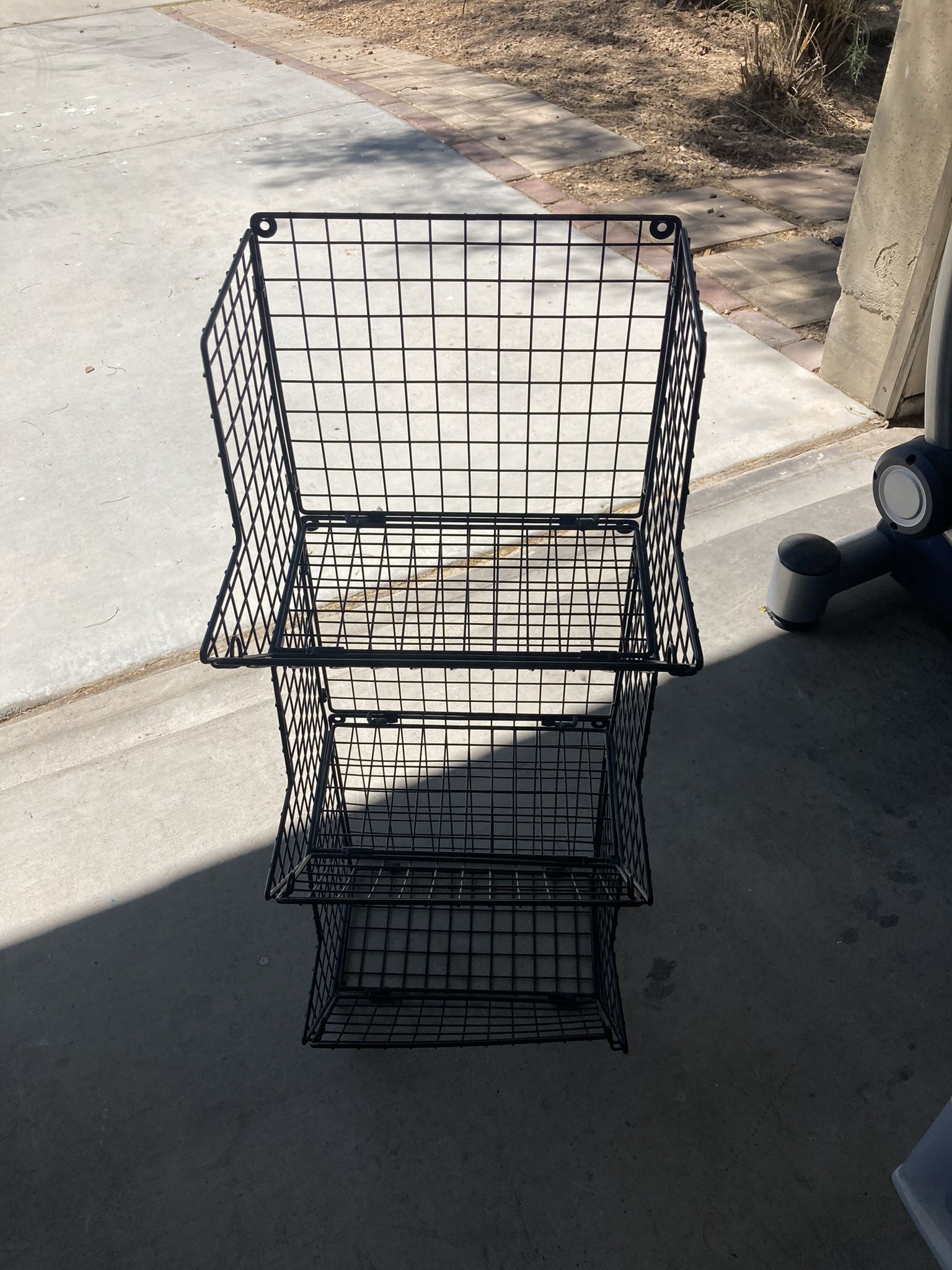 Metal foldable shelves