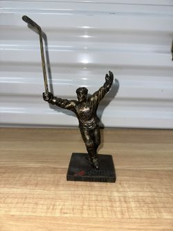 LUC ROBITAILLE & WAYNE GRETZKY MINI STATUE LA KINGS  NHL HOCKEY SUPER STAR