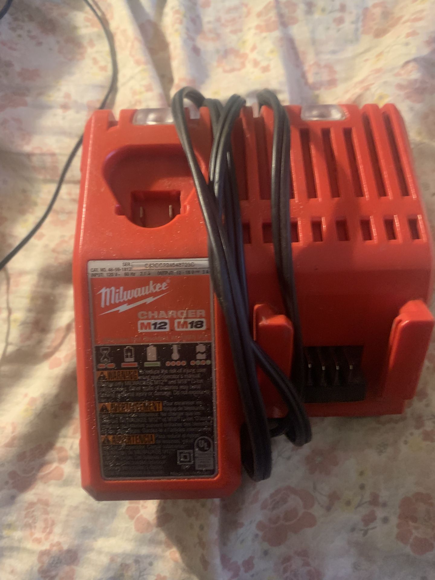 m12 M18 Charging Station