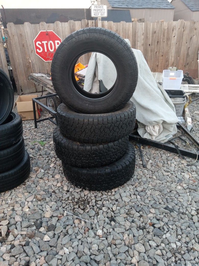 285/70 R 17 Tires