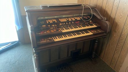 Eminent 2000 Grand Theatre organ