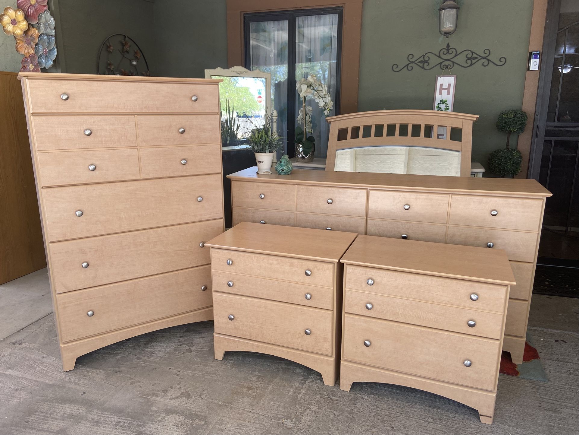 Gorgeous Bedroom Set