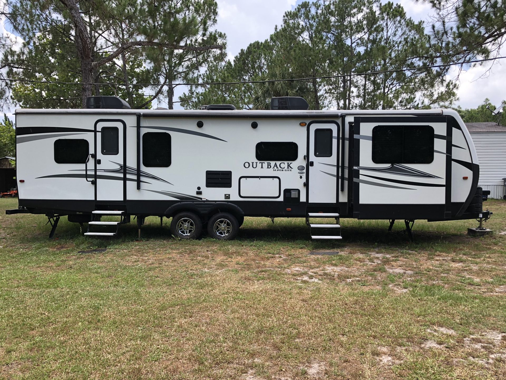 2018 33ft Outback Camper