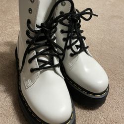 Women’s Dr Marten’s Size 6