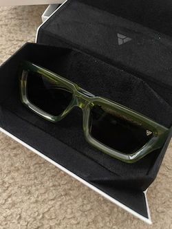 Hyperlight brand Green Rectangle Frame Sunglasses in Box *see my other deals*