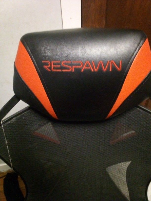 Respawn Gaming Chair For Sale Only Want 75$