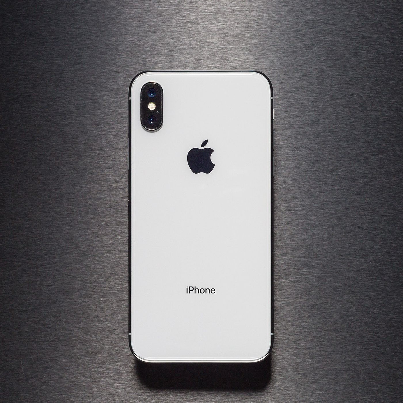 iPhone X (64gb) comes with charger and 1 month Warranty