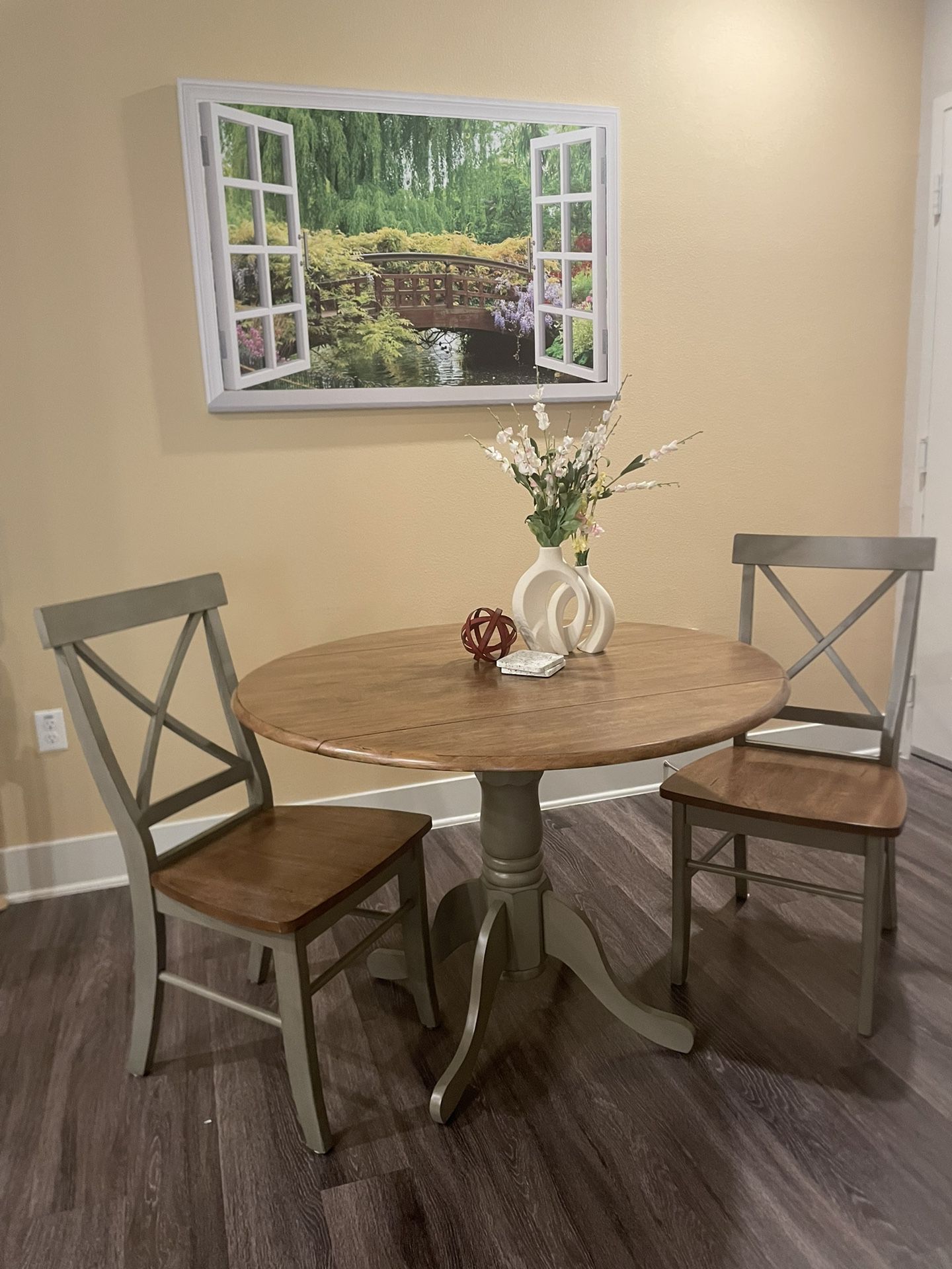 Pedestal Dining Table & Chairs 