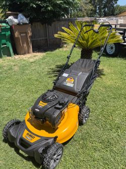 DEWALT 21 in. 150cc Briggs and Stratton 625ex Engine Rear Wheel Drive 2-in-1 Gas Self Propelled Walk Behind Lawn Mower