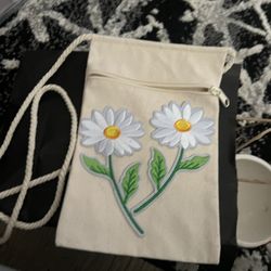 Daisy Crossbody Bag $18