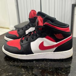 Jordan 1 Mid Shoes 