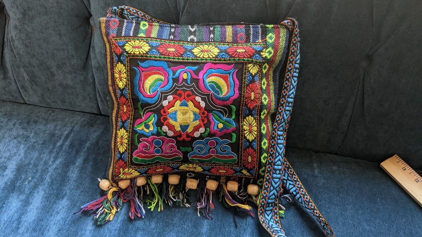 Colorful Embroiderd Crossbody Bag 