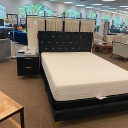 Bedroom Set  Of 4 Pieces