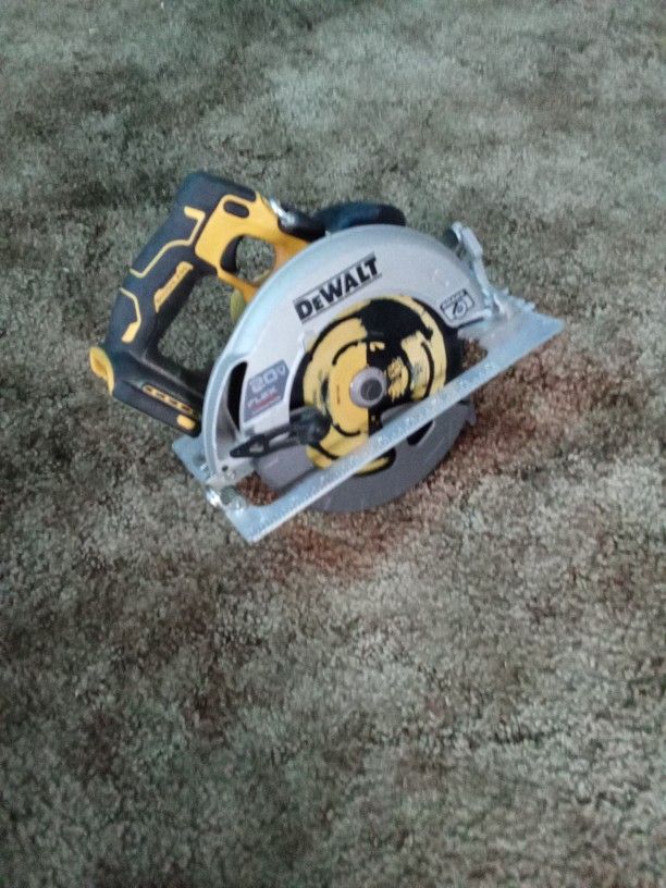 DeWalt Flexvolt Circular Saw