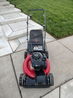 Gas lawnmower self propelled