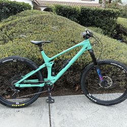 YT IZZO Mountain Bike