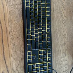 Gaming keyboard Razer Ornata V2 – Good Condition RGB 