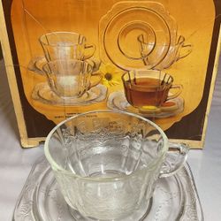 8 piece cup and saucer set