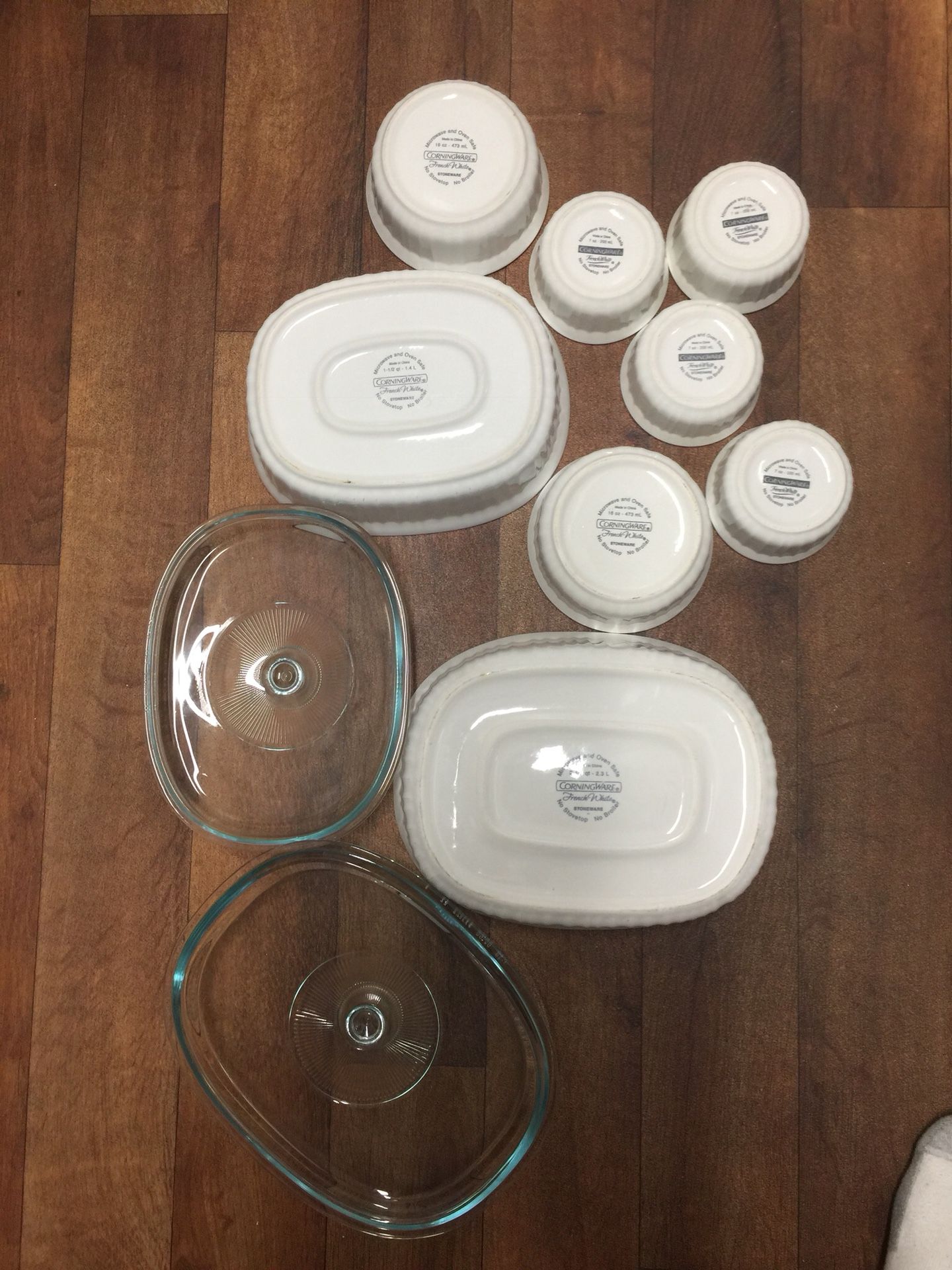 Set of CORNINGWARE microwave and oven safe