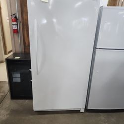Frigidaire 22cf Upright Freezer Frost Free 
