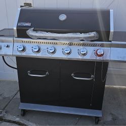 STAINLESS STEEL GAS GRILL......6 BURNERS INSIDE.....1 SIDE BURNER....NEW....$ 300