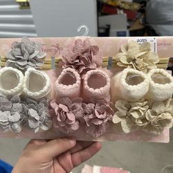 NEWBORN SOCKS AND BOWS