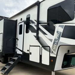 2022 Dutchman Voltage 4145