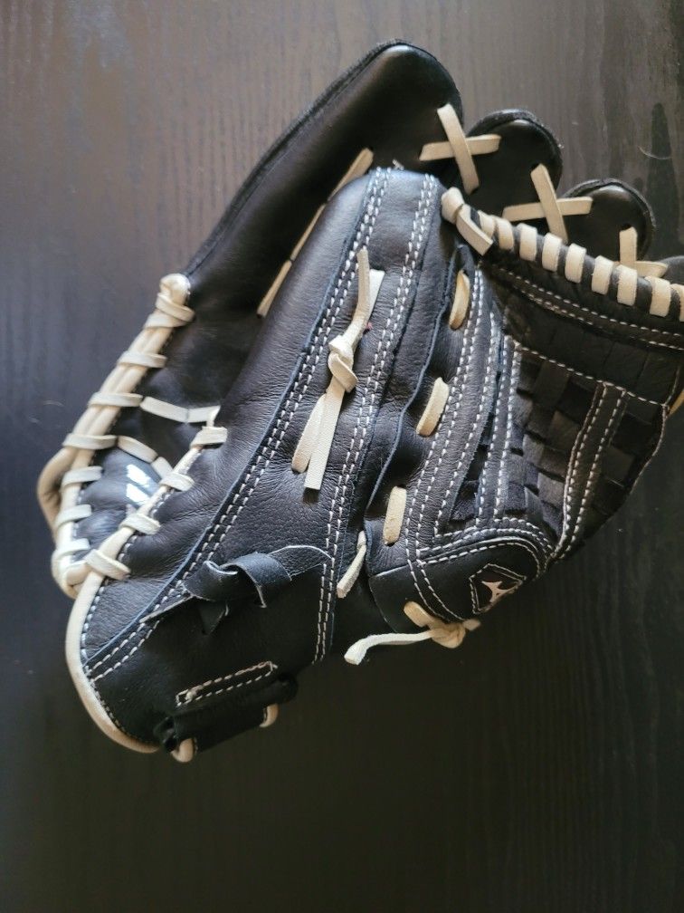 Baseball Glove- Mizuno - Left Hand - 12.5 in