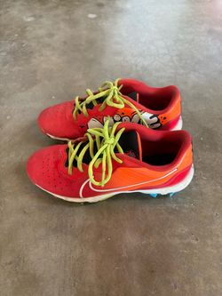 Kid’s Girls/ Juniors/ Women’s Nike Soccer Shoes, Size 6Y, Price $1