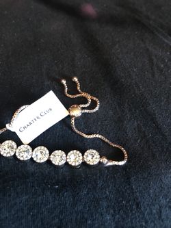 Gold color bracelet. 10